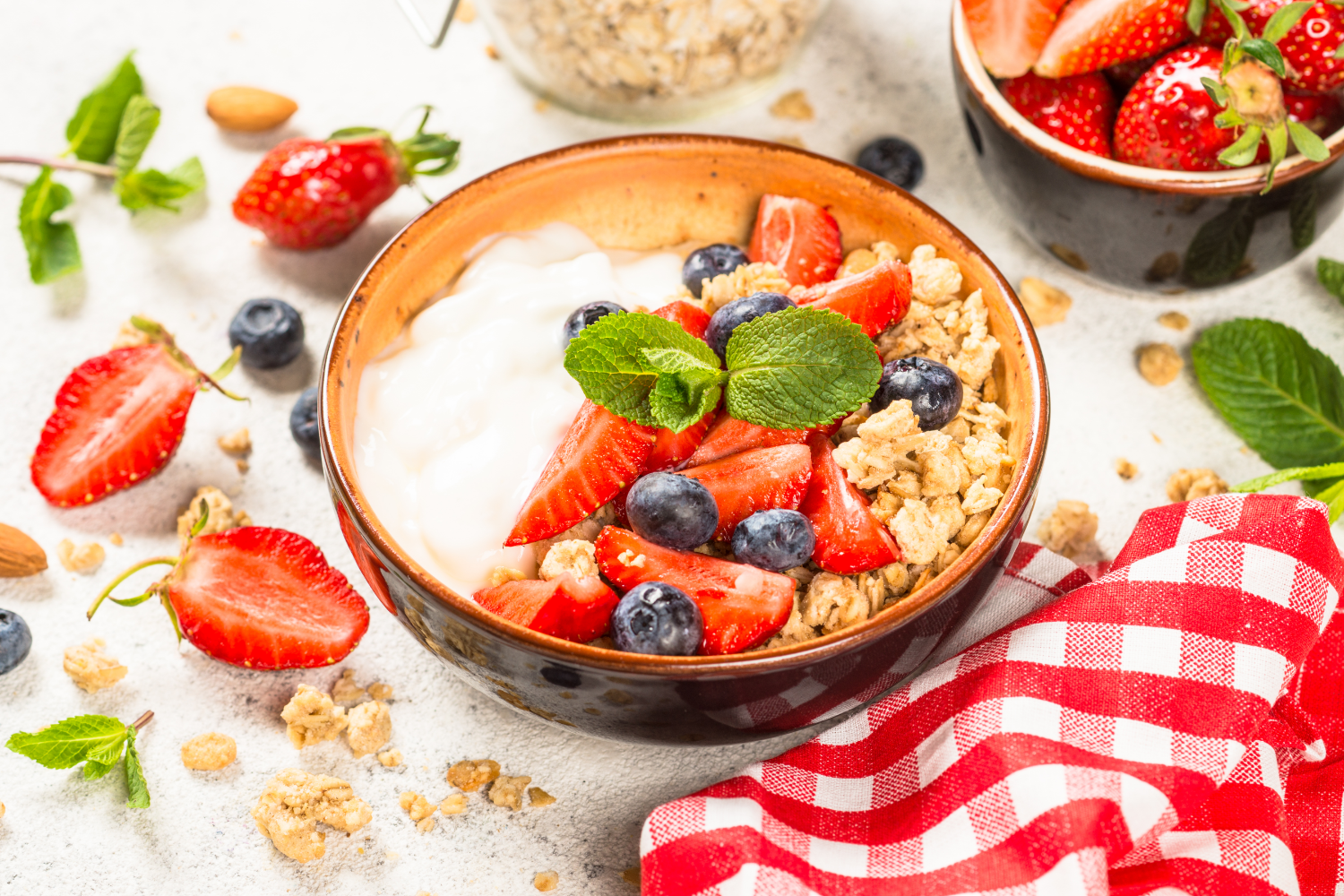 yogurt with granola