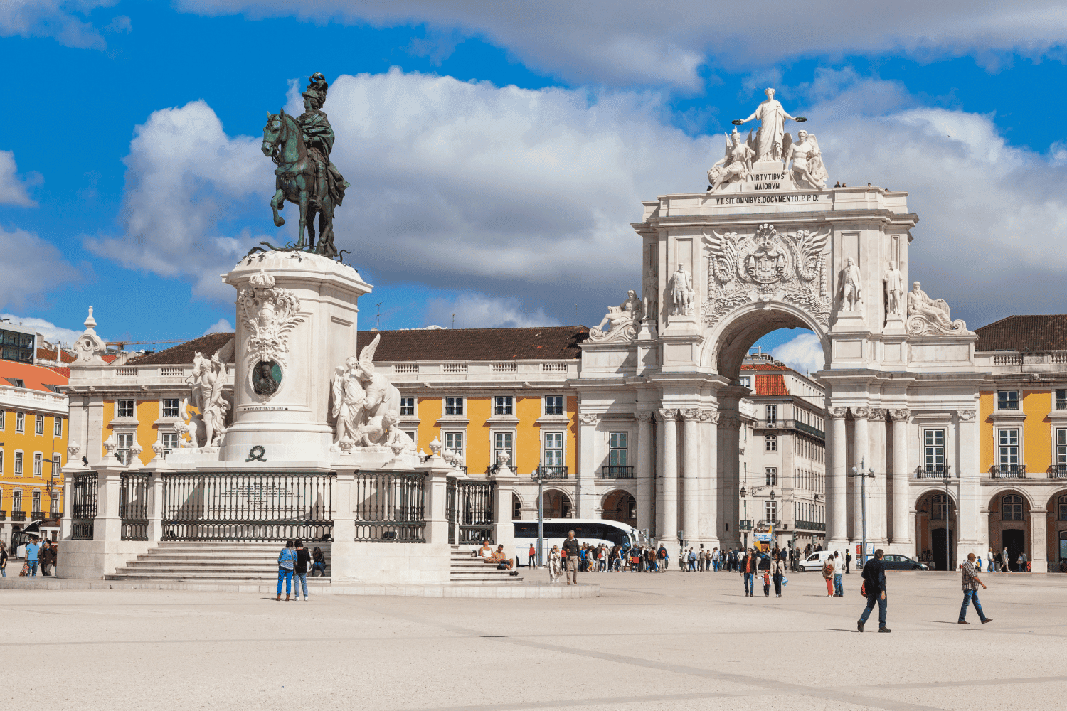 best place to take photos in lisbon