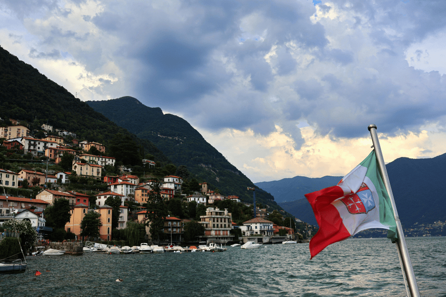 cloudy lake como