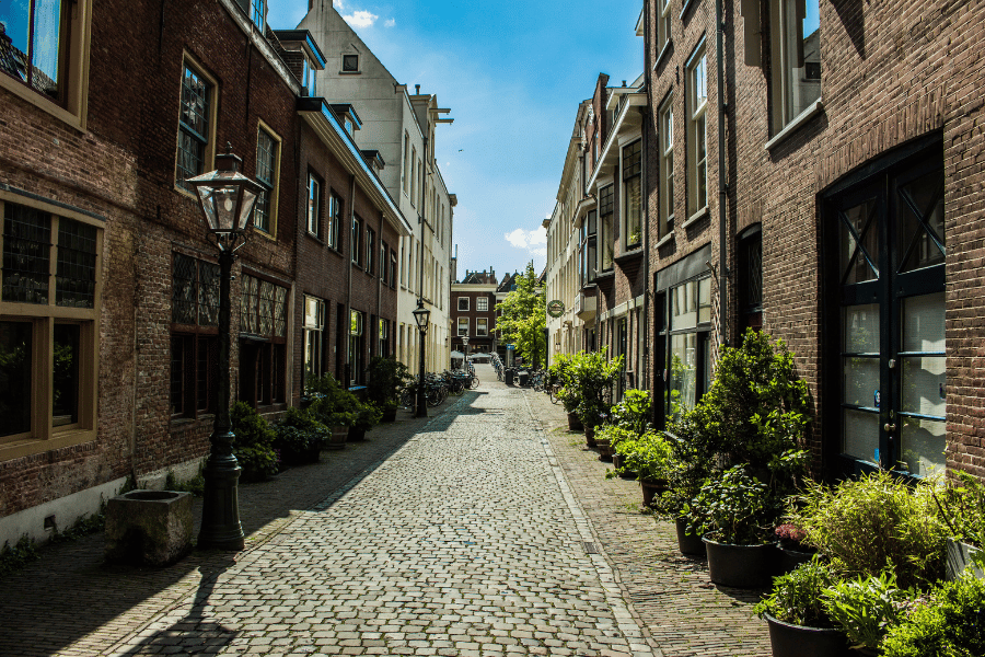 leiden canal houses